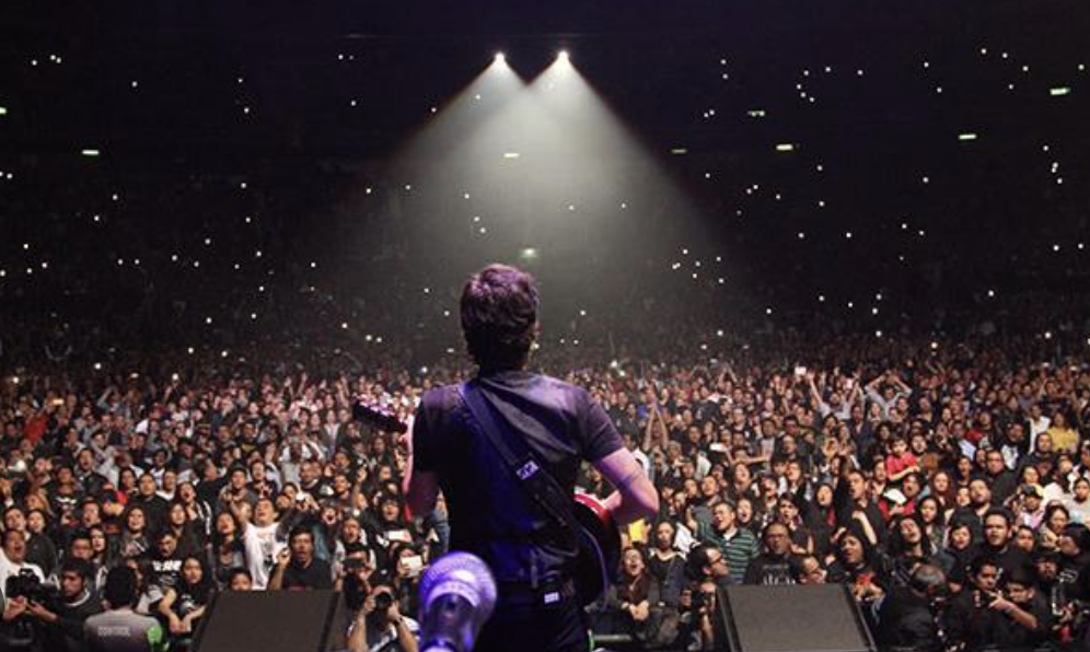 CAIFANES HACE VIBRAR A SUS FANS CON ROLAS DE ÉXITO